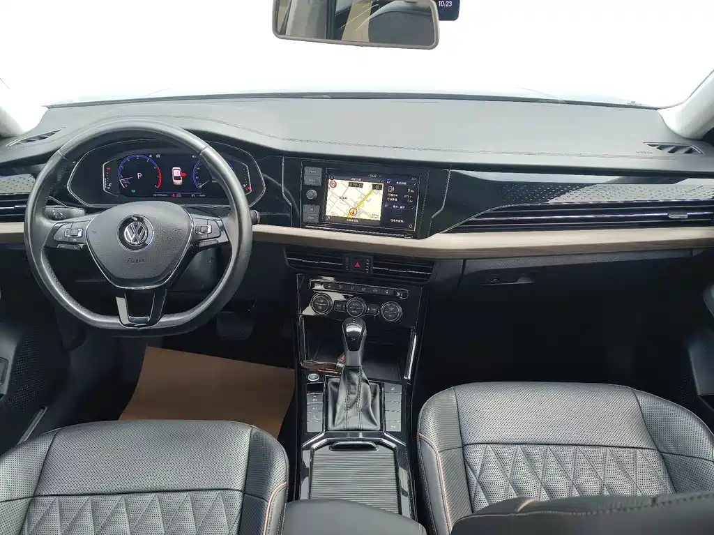 Passat 2019 330TSI Deluxe Edition National VI купить на сайте DeffCars