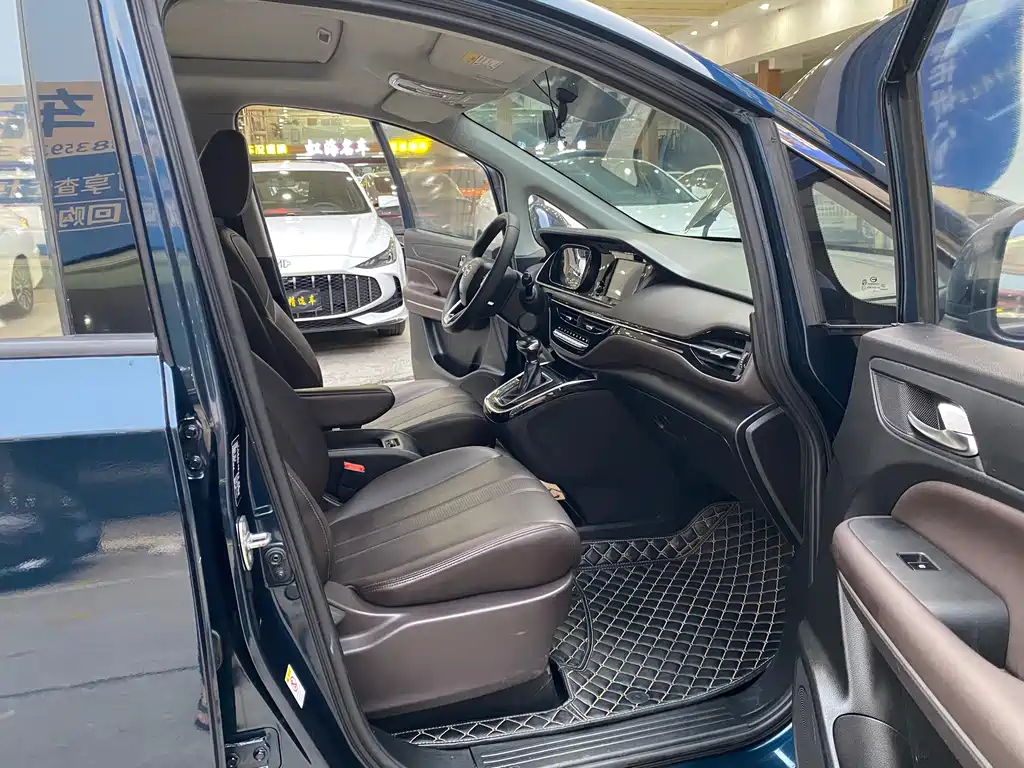 Trumpchi M6 2019 270T automatic luxury version (seven seats) National V купить на сайте DeffCars