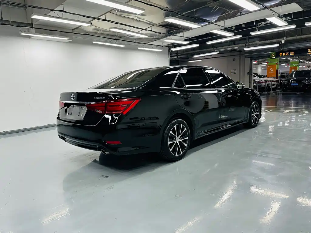 Crown 2018 2.0T Fashion Edition купить на сайте DeffCars