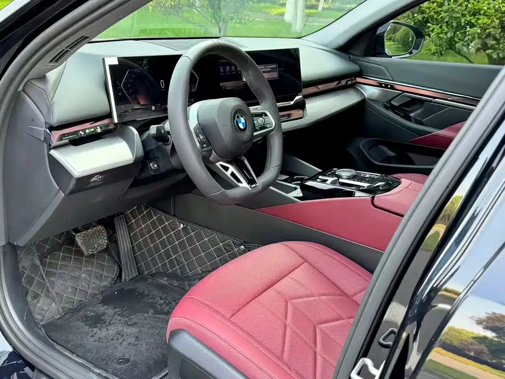 BMW 5 Series 2025 525Li M Sports Package купить на сайте DeffCars