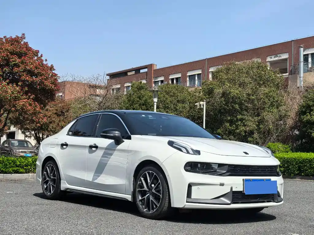 Lynk & Co 03 2022 2.0TD DCT Pro купить на сайте DeffCars