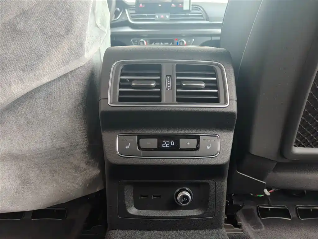 Audi Q5L 2026 45th Anniversary Collector's Edition 45 TFSI Luxurious and Dynamic купить на сайте DeffCars