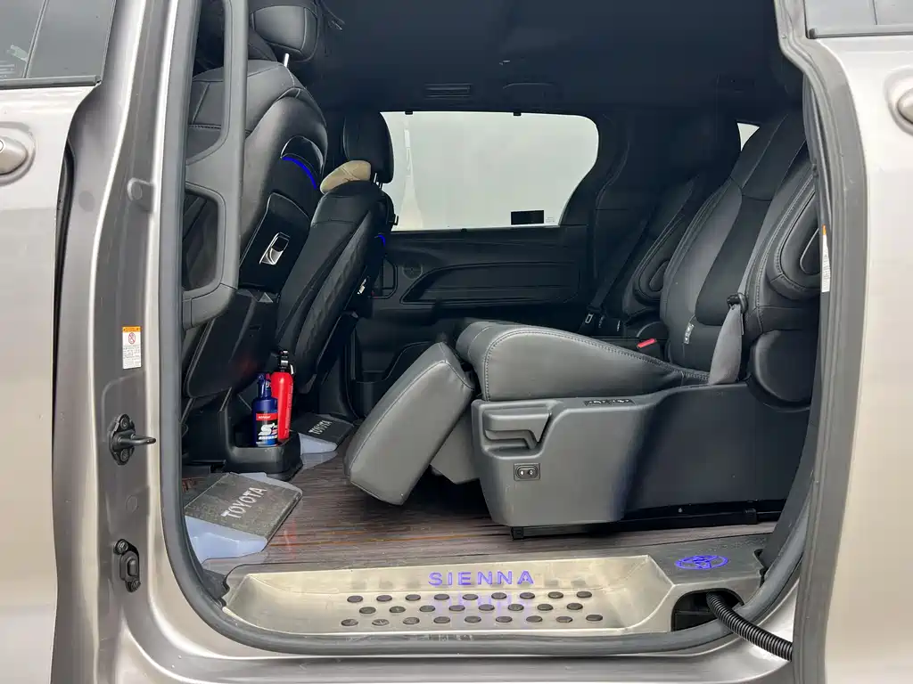 SIENNA 2021 2.5L Hybrid Premium Edition купить на сайте DeffCars