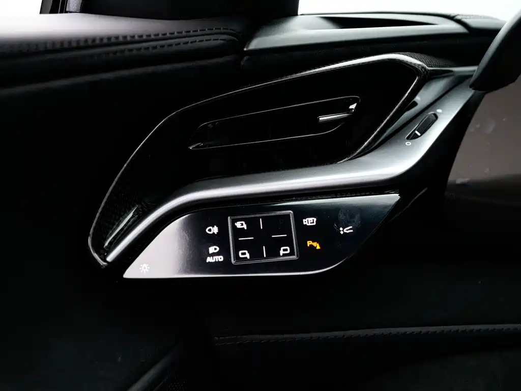 SF90 2021 3.9T V8 Spider купить на сайте DeffCars