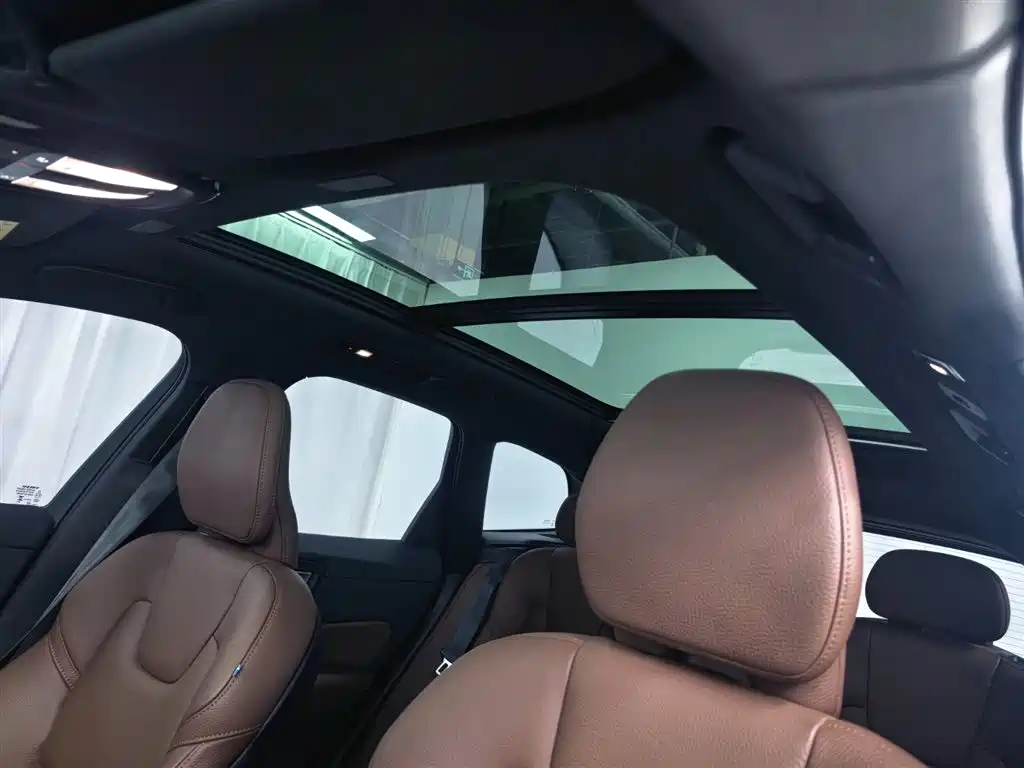 Volvo XC60 plug-in hybrid 2025 plug-in hybrid long-range four-wheel drive Zhiyuan luxury version купить на сайте DeffCars