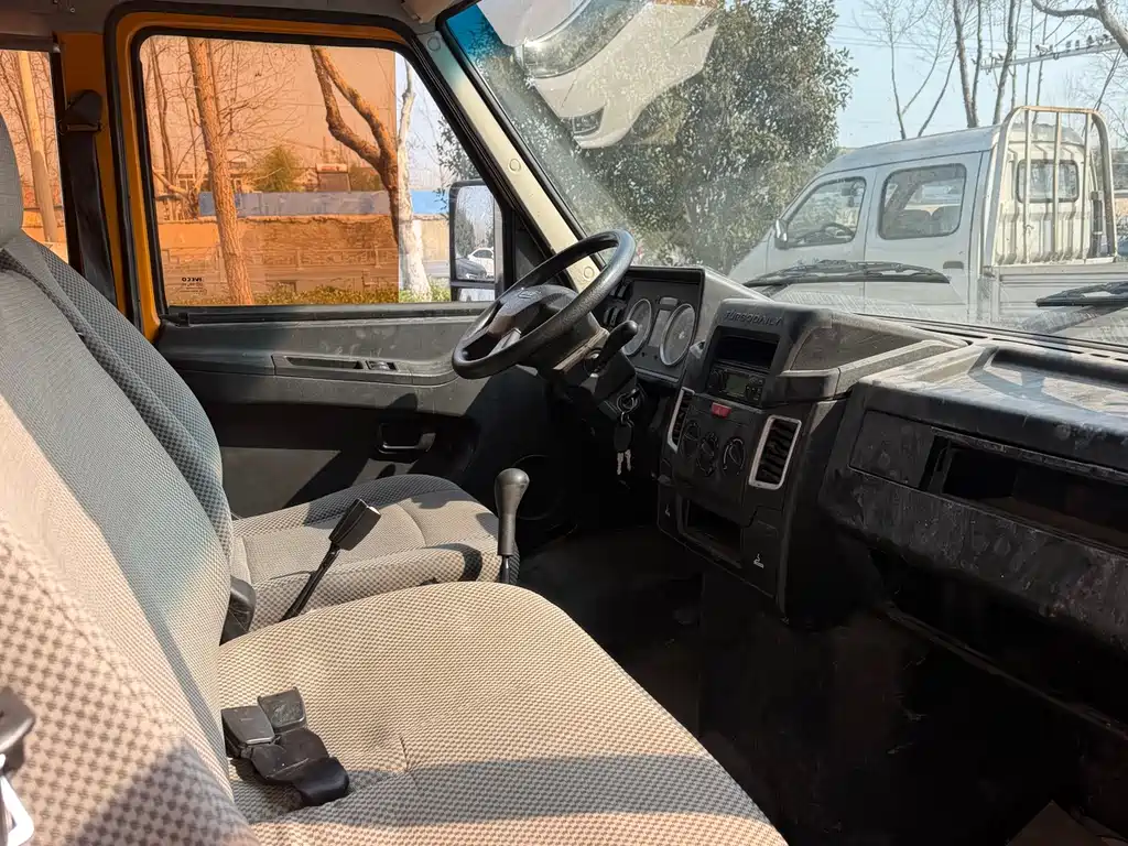 Iveco proud 2021 2.8T CAB special platform vehicle engineering vehicle chassis 6 seats double row long axle twin tires купить на сайте DeffCars