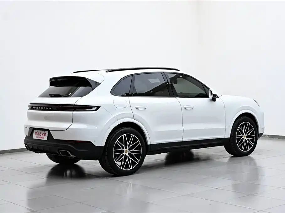 Cayenne New Energy 2024 Cayenne E-Hybrid 2.0T купить на сайте DeffCars
