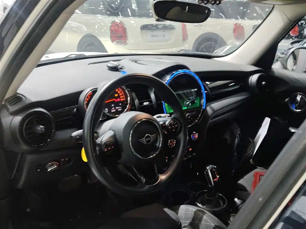 MINI 2018 1.5T COOPER Classic Five-Door Edition купить на сайте DeffCars
