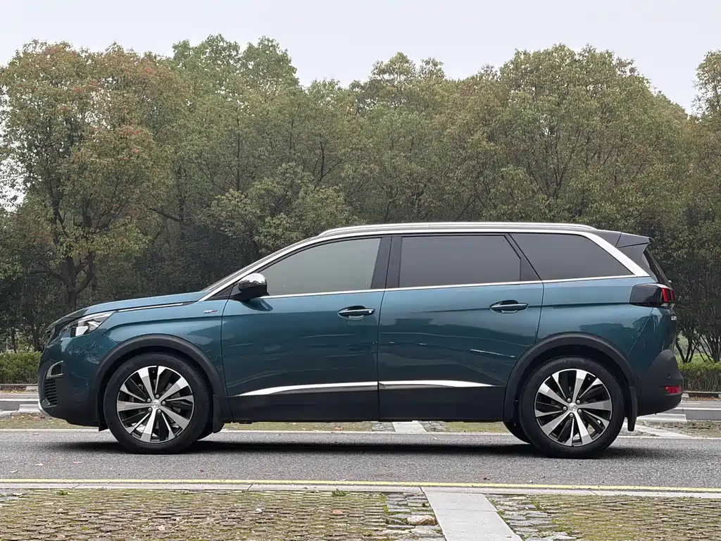 Peugeot 5008 2017 380THP 7-seater luxury GT version купить на сайте DeffCars