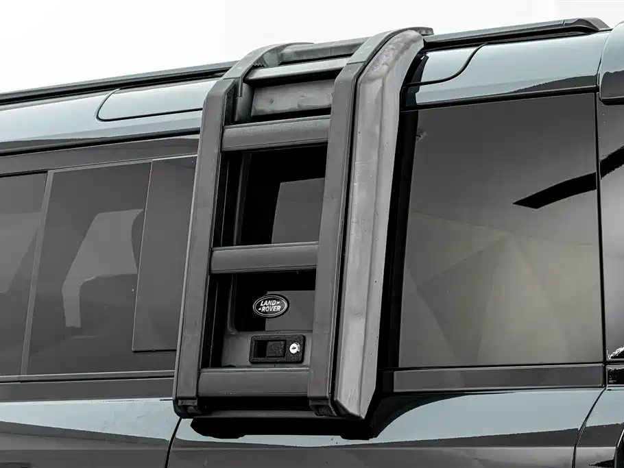 Land Rover Defender 2024 110 3.0T P400 X-DYNAMIC HSE купить на сайте DeffCars