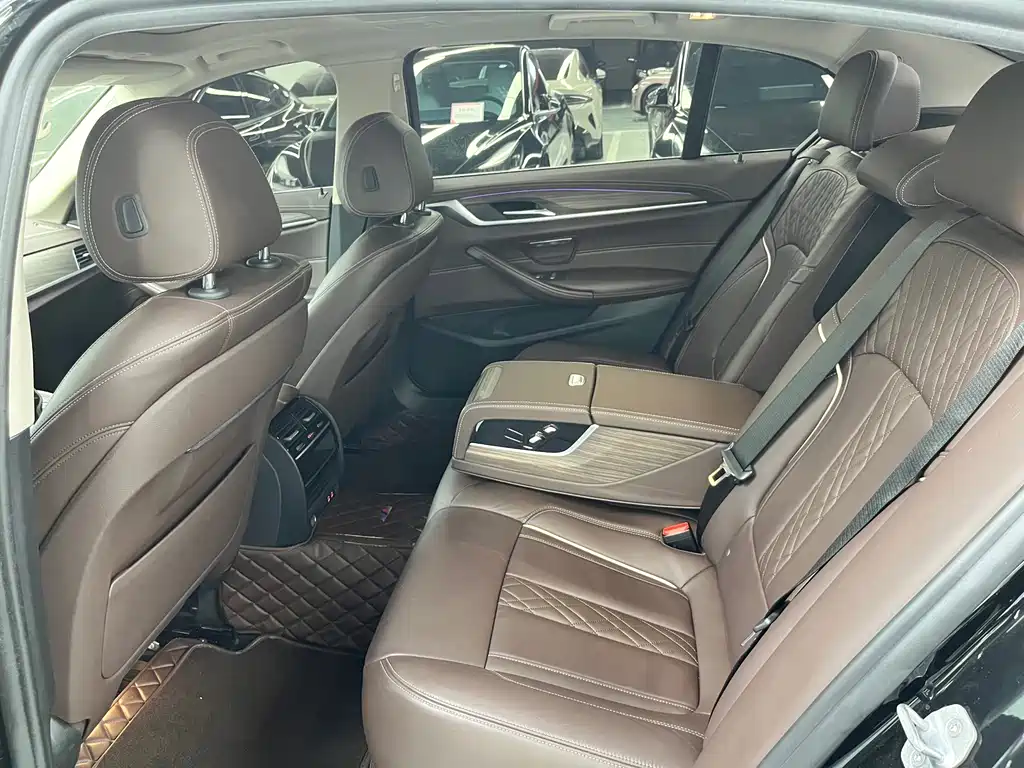 BMW 5 Series New Energy 2020 530Le Deluxe Package купить на сайте DeffCars