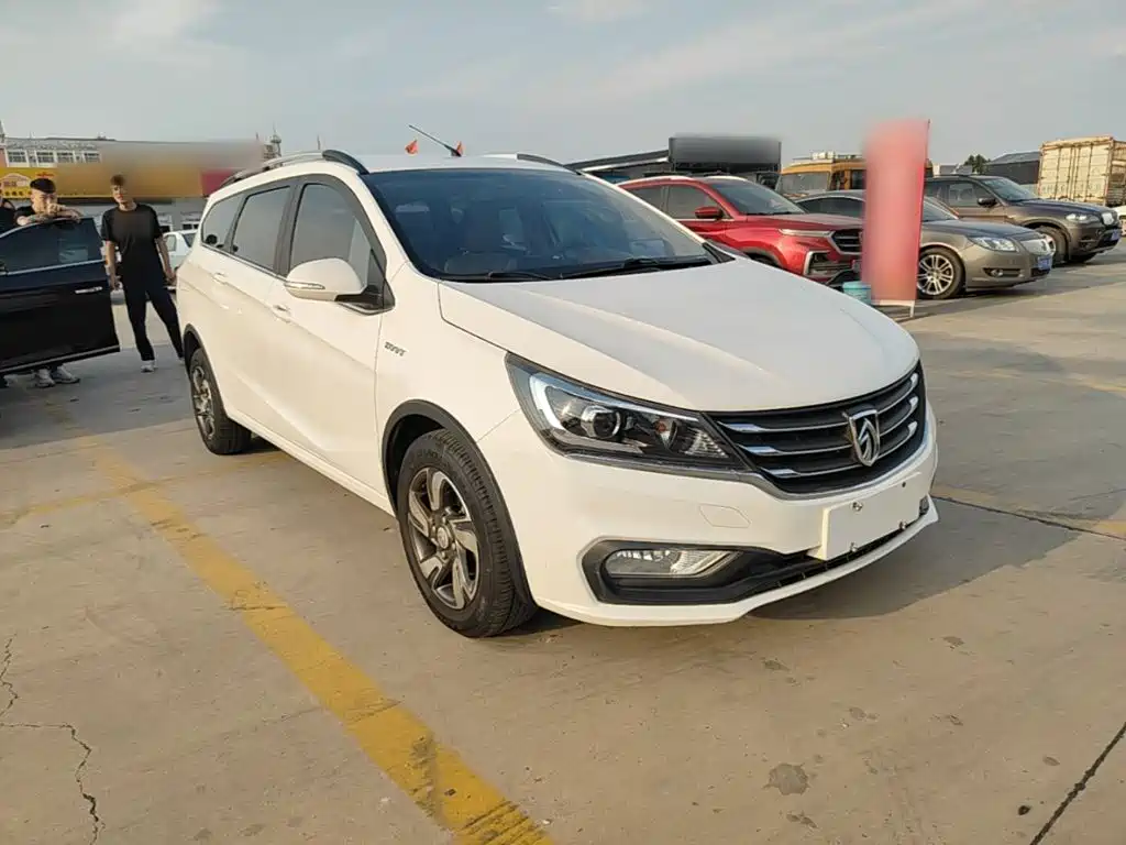 Baojun 310W 2017 1.5L manual fashion model National V купить на сайте DeffCars
