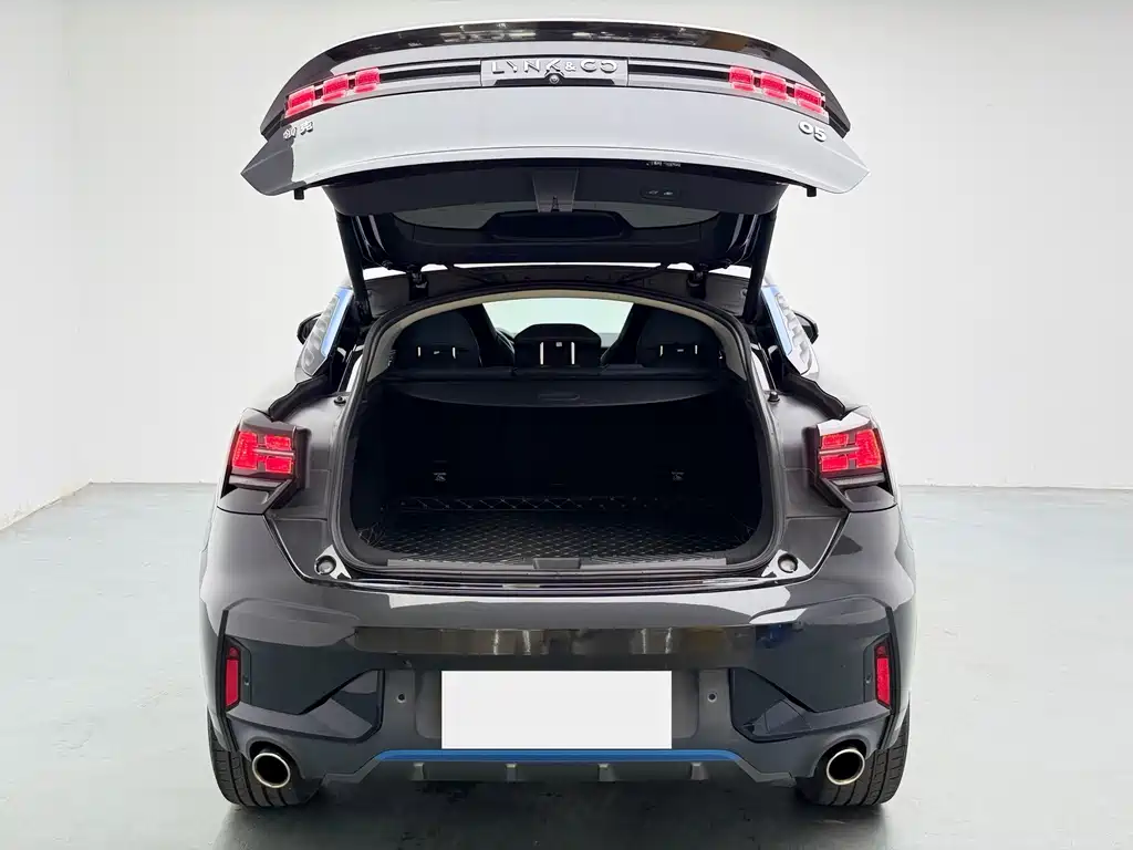 Lynk & Co 05 2022 2.0TD two-wheel drive shines Halo купить на сайте DeffCars