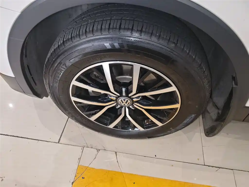 Tiguan L 2018 330TSI automatic two-wheel drive comfort version купить на сайте DeffCars
