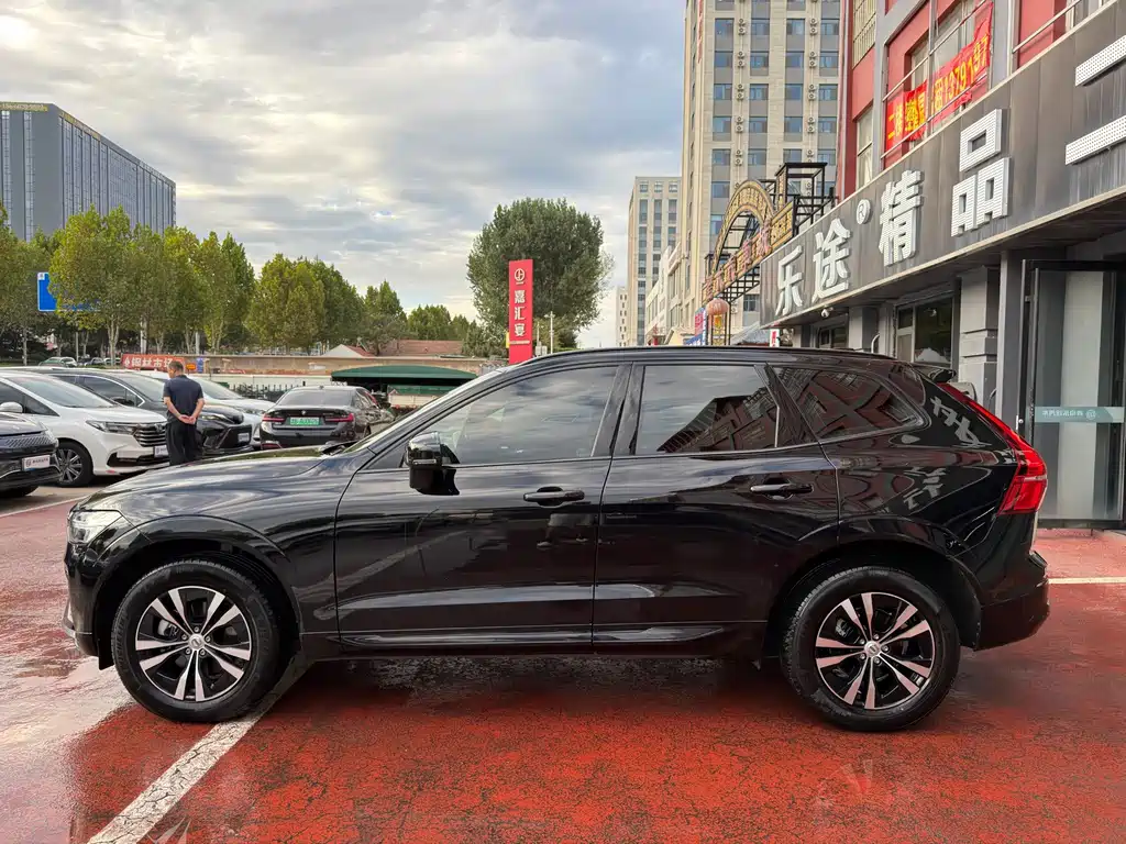 Volvo XC60 2025 B5 four-wheel drive Zhiyi Luxury Edition купить на сайте DeffCars
