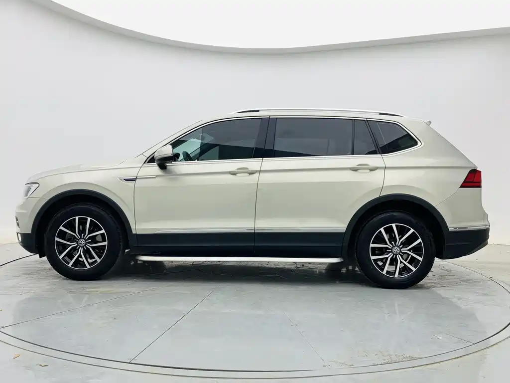 Tiguan L 2018 facelift 330TSI automatic two-wheel drive luxury version купить на сайте DeffCars