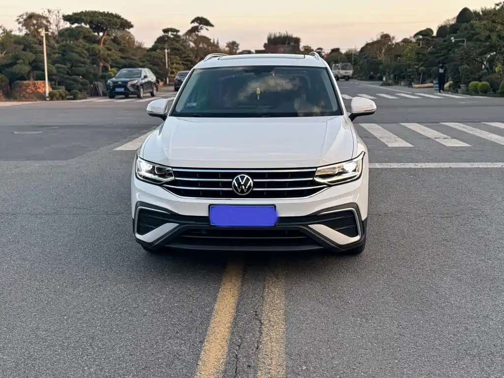 Tiguan L 2022 330TSI automatic two-wheel drive smart version купить на сайте DeffCars