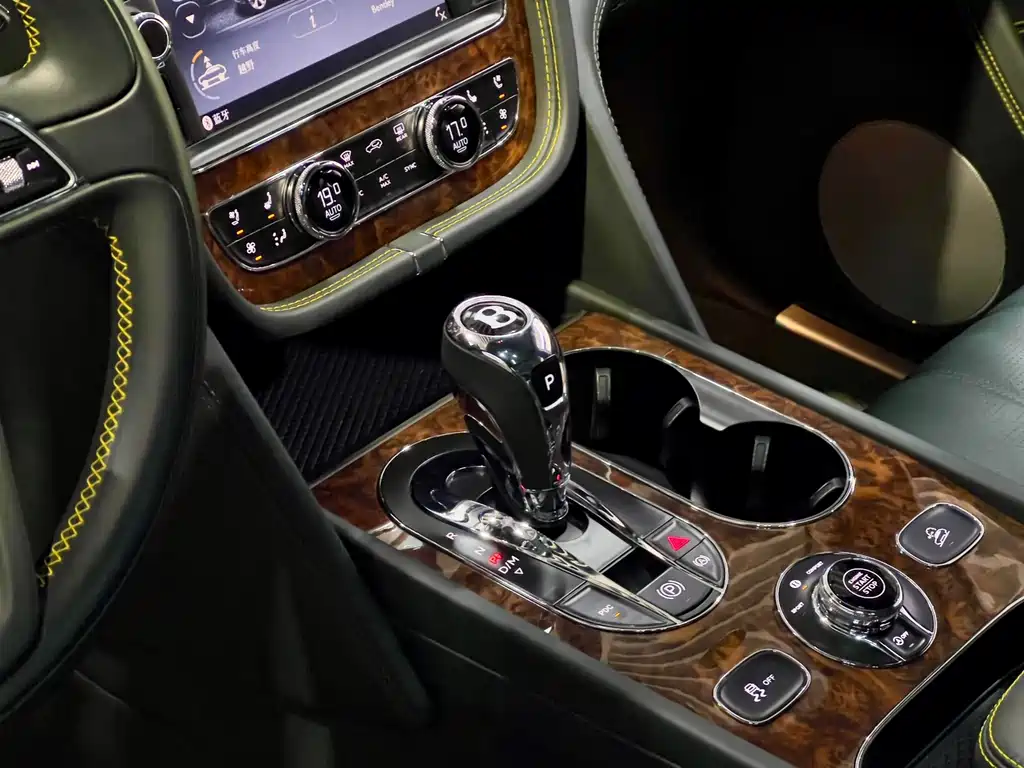 Bentayga 2017 6.0T Standard Edition купить на сайте DeffCars