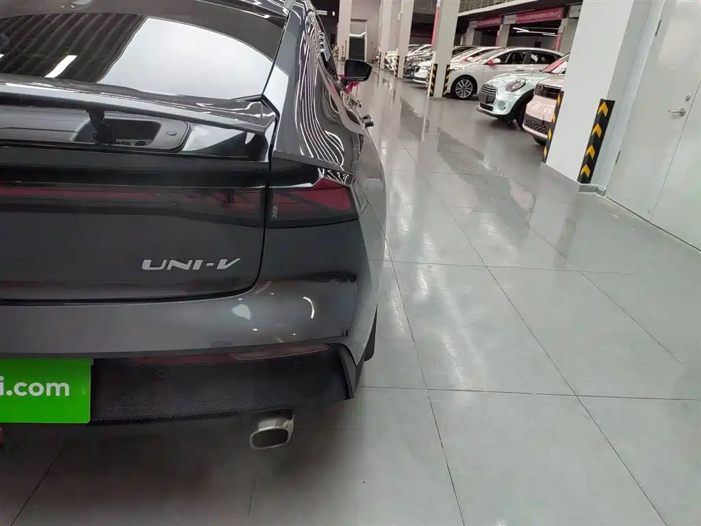 Changan UNI-V 2022 1.5T premium model купить на сайте DeffCars