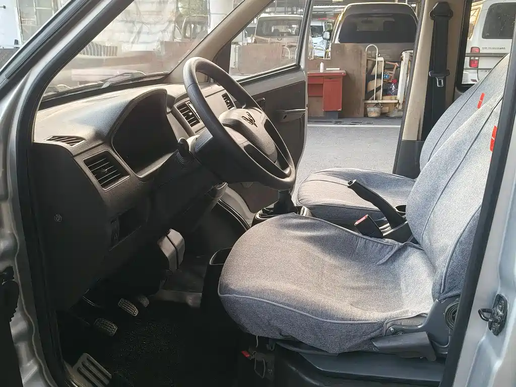 Wuling Rongguang S 2021 1.2L standard air-conditioned version 5-seat LSI купить на сайте DeffCars