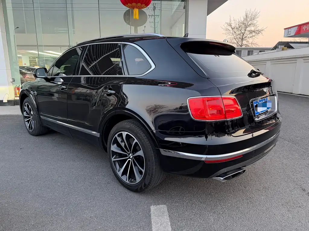 Bentayga 2016 6.0T Standard Edition купить на сайте DeffCars