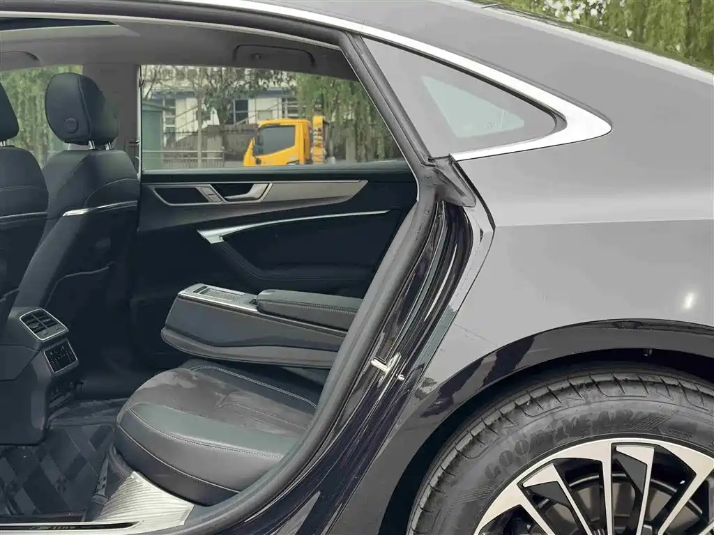 Audi A7L 2024 45 TFSI luxury model купить на сайте DeffCars