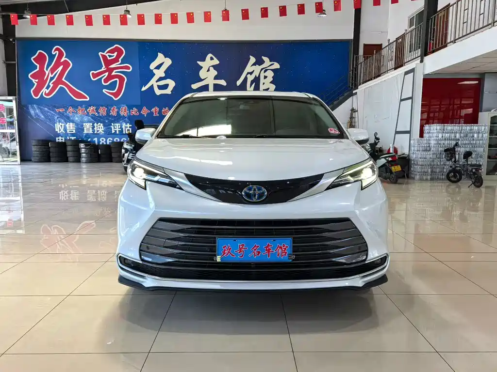 SIENNA 2021 2.5L Hybrid Deluxe Edition купить на сайте DeffCars