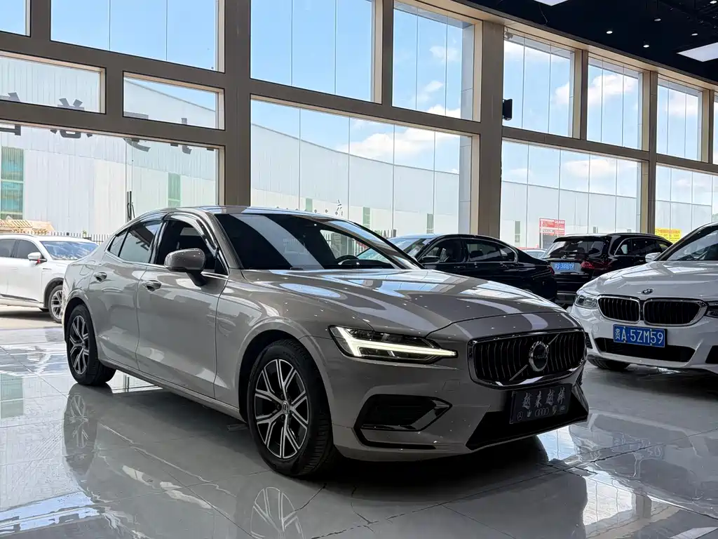 Volvo S60 2023 B4 Zhiyi Luxury Edition купить на сайте DeffCars