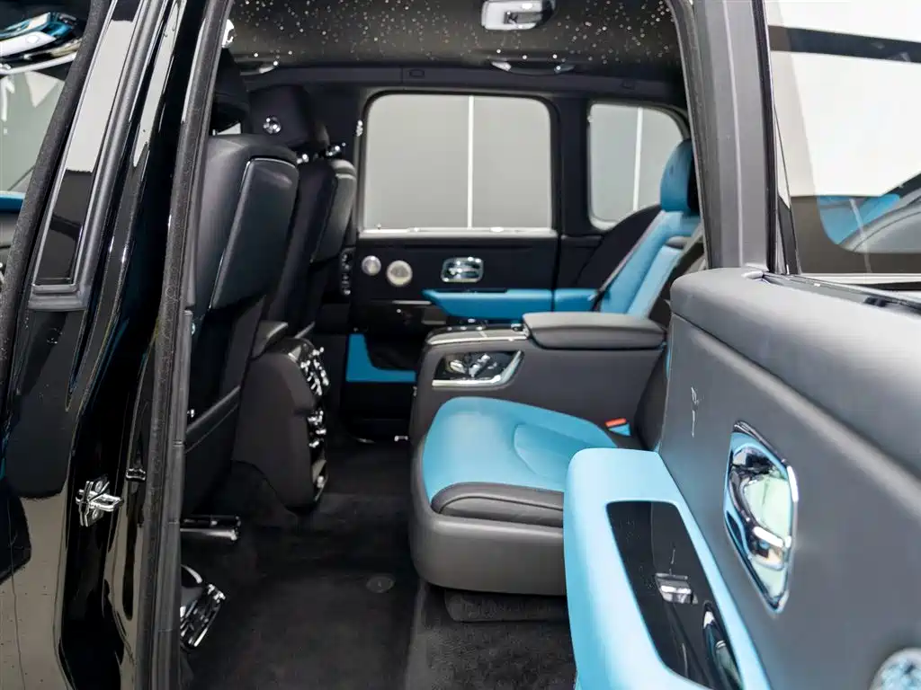 Cullinan 2024 Black Badge купить на сайте DeffCars