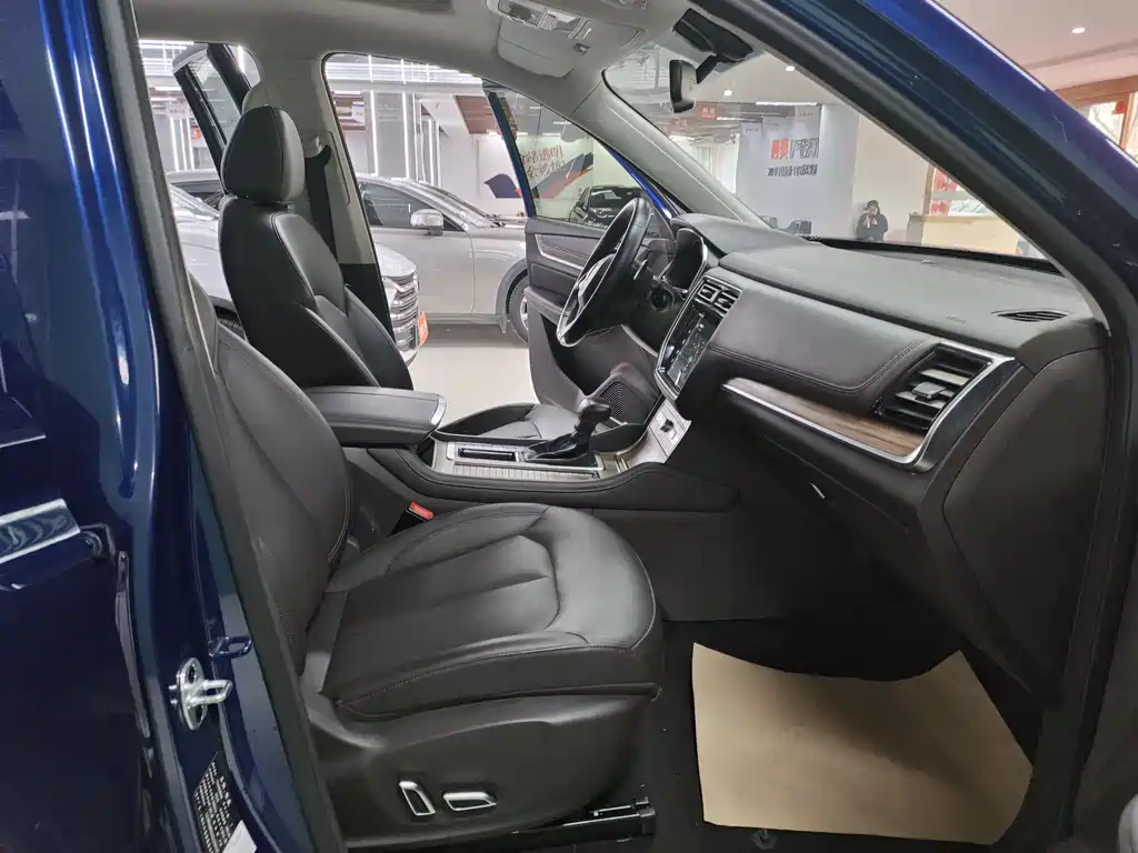 Roewe RX8 2018 30T Intelligent Network Two-wheel Drive Ultimate Edition купить на сайте DeffCars