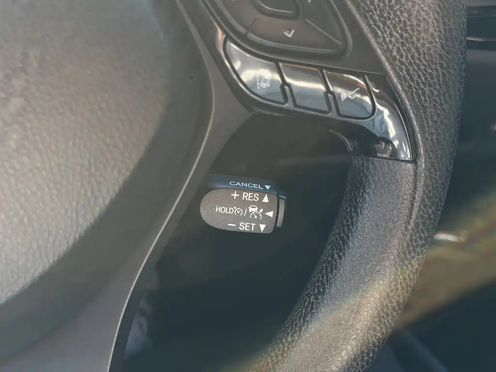 Toyota C-HR 2020 2.0L Leading Edition купить на сайте DeffCars