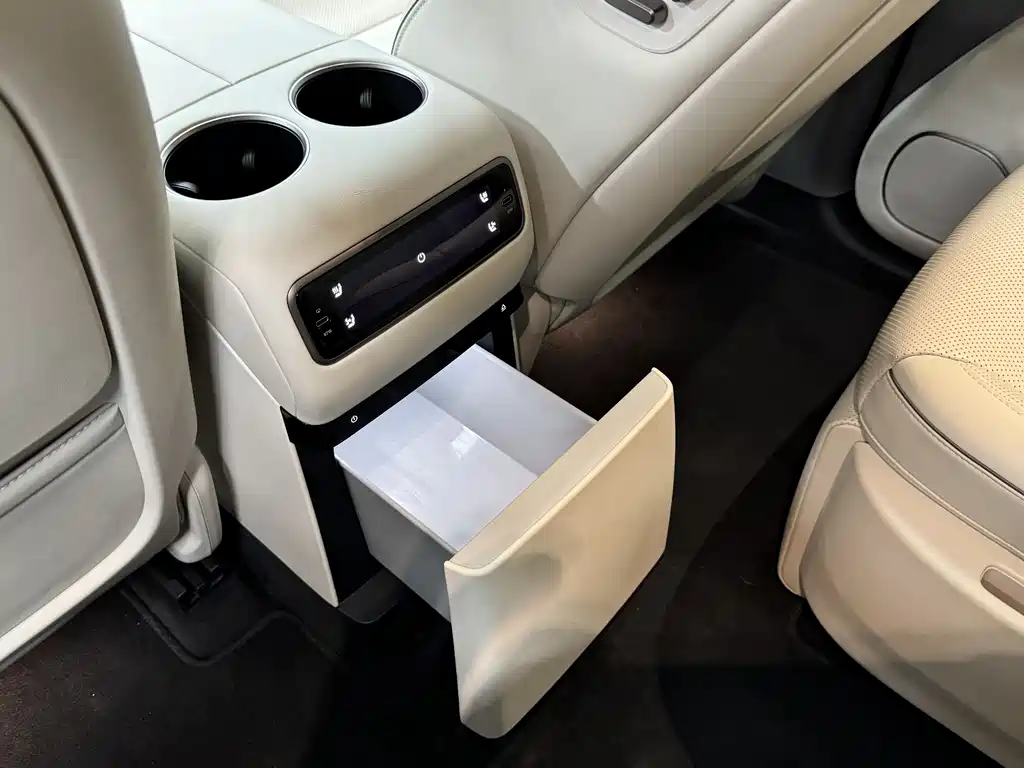 Ideal i8 2025 Standard Edition купить на сайте DeffCars
