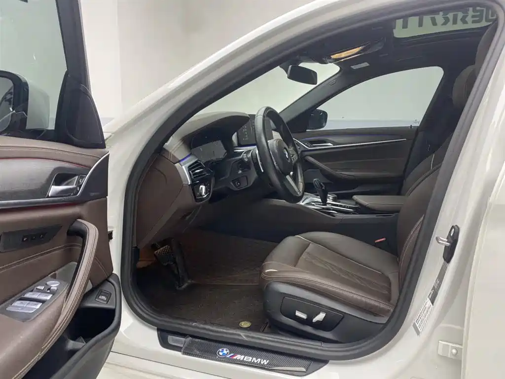 BMW 5 Series 2023 530Li Leading M Sports Package купить на сайте DeffCars