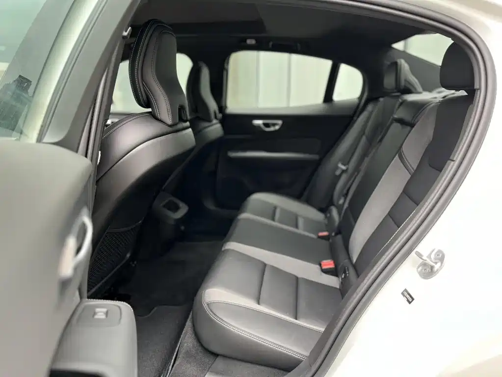 Volvo S60 2024 B5 Zhiya Sports Edition купить на сайте DeffCars