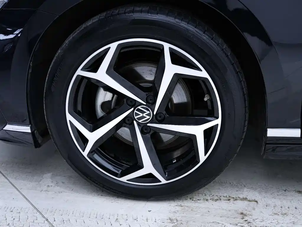 Magotan 2023 2 million commemorative edition 330TSI DSG luxury model купить на сайте DeffCars