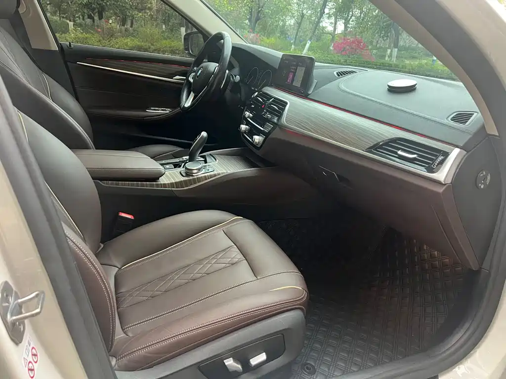 BMW 5 Series 2019 530Li Leading Luxury Package купить на сайте DeffCars