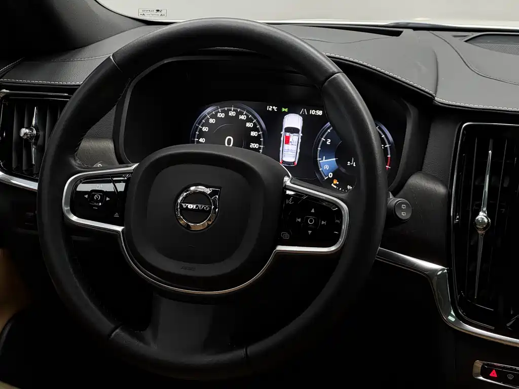 Volvo V90 2017 Cross Country T5 AWD Smart Edition купить на сайте DeffCars