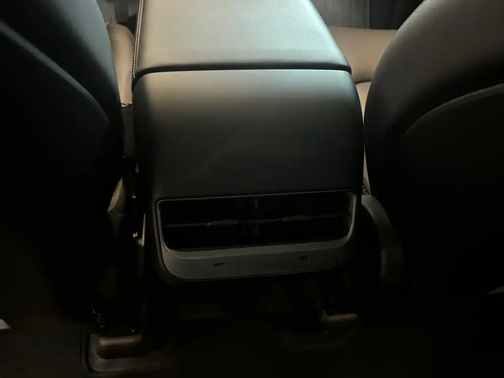Model Y 2024 rear-wheel drive version купить на сайте DeffCars