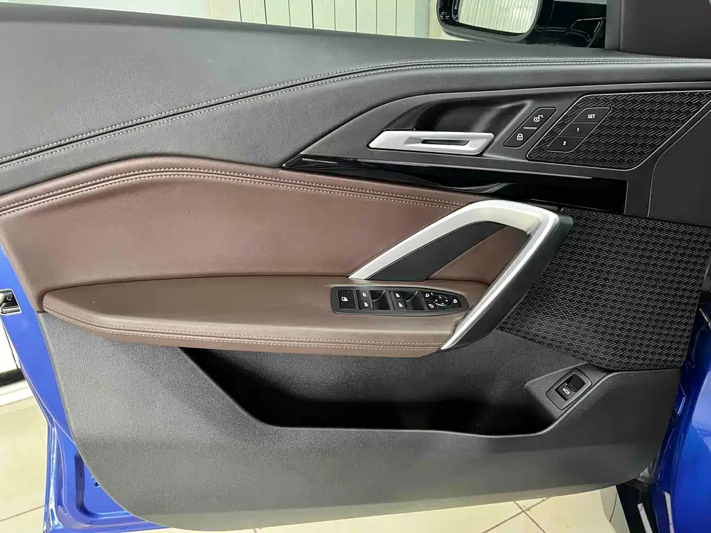 BMW X1 2023 sDrive20Li X Design Package купить на сайте DeffCars