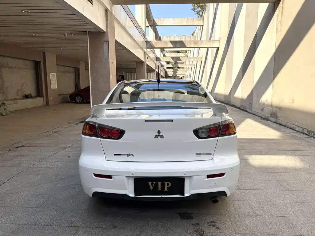 Wingshen 2016 1.8L CVT black and white replica купить на сайте DeffCars