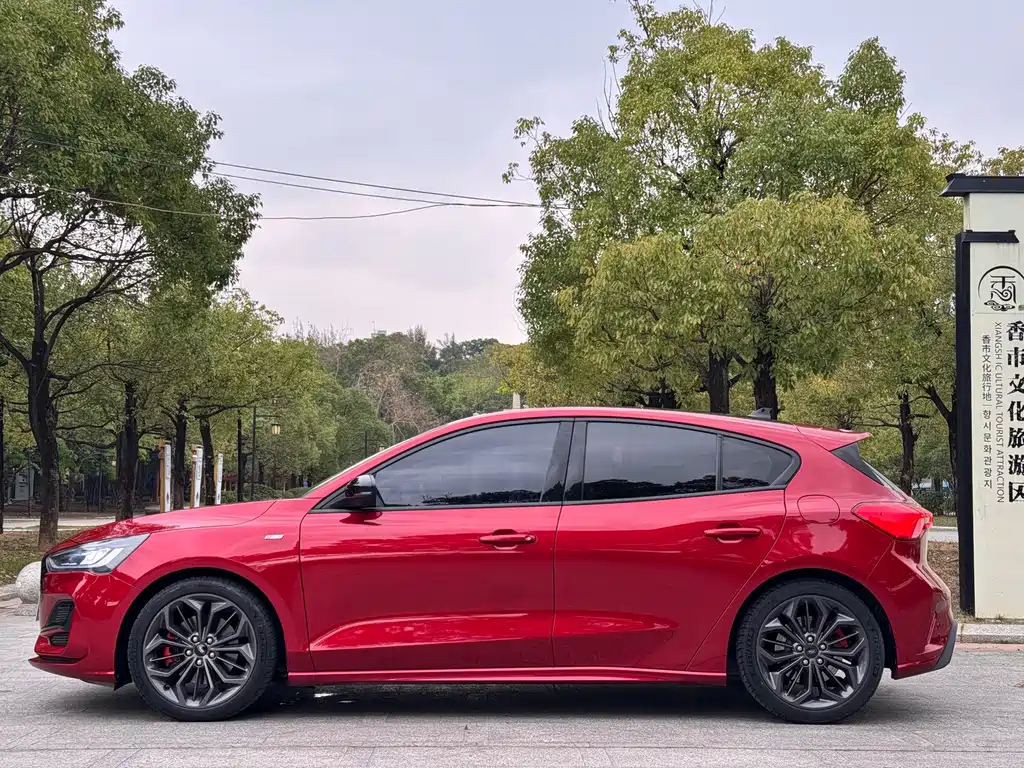 Focus 2022 Hatchback EcoBoost 180 Automatic ST Line купить на сайте DeffCars