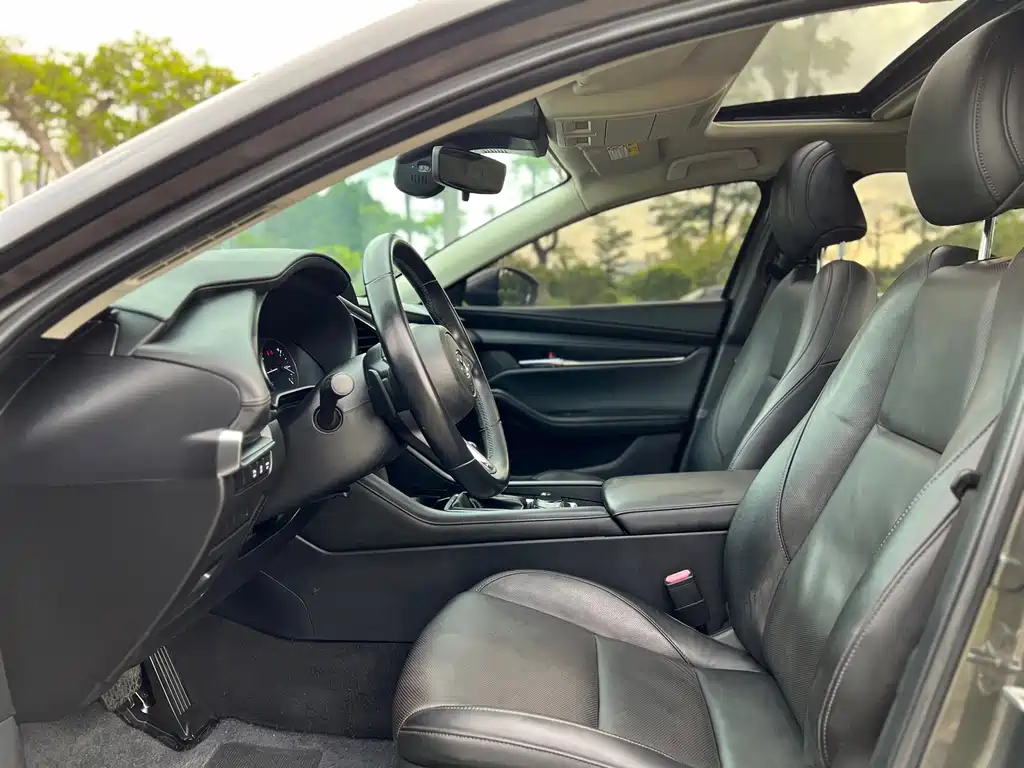 Mazda3 Angkesela 2021 2.0L Automatic Premium Edition купить на сайте DeffCars