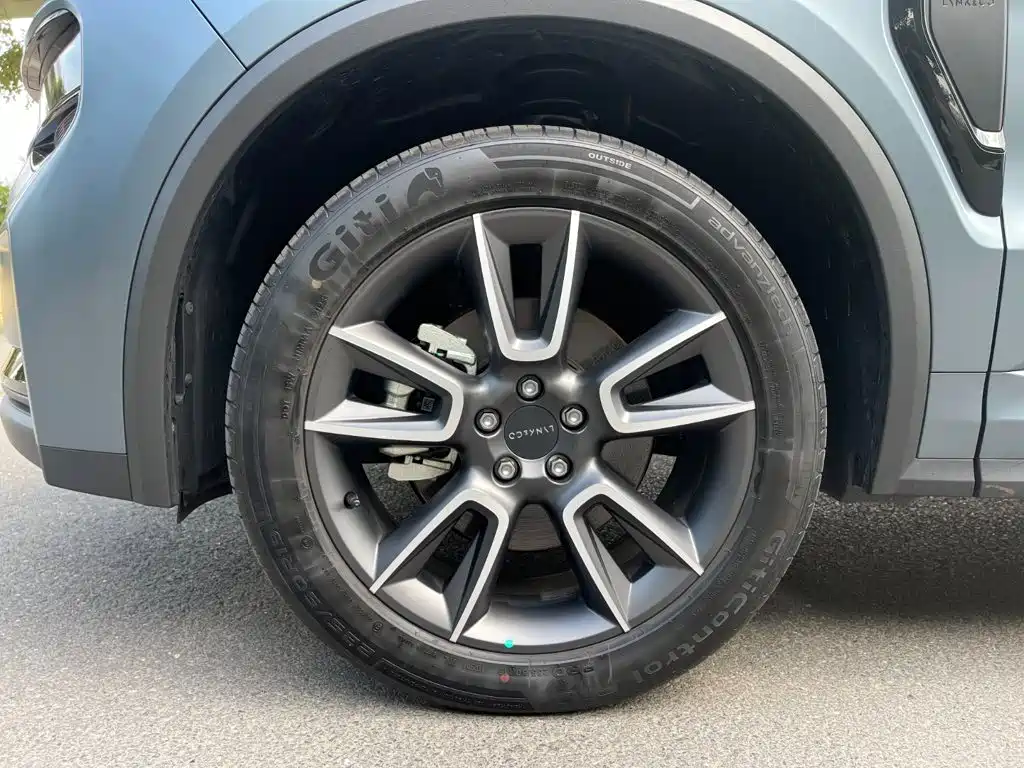Lynk & Co 01 2025 2.0TD two-wheel drive refreshed Pro version купить на сайте DeffCars