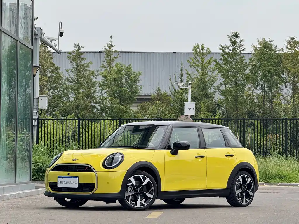 Mini 2025 2.0T Cooper S Artist Five Door Edition купить на сайте DeffCars
