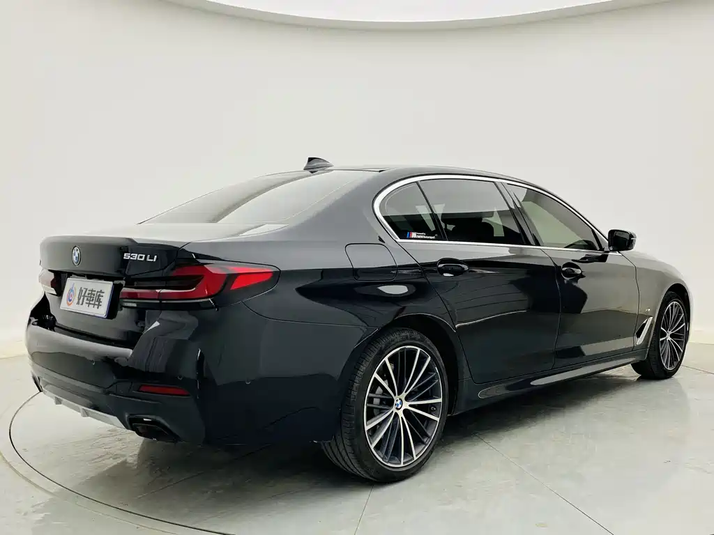 BMW 5 Series 2023 530Li Leading M Sports Package купить на сайте DeffCars