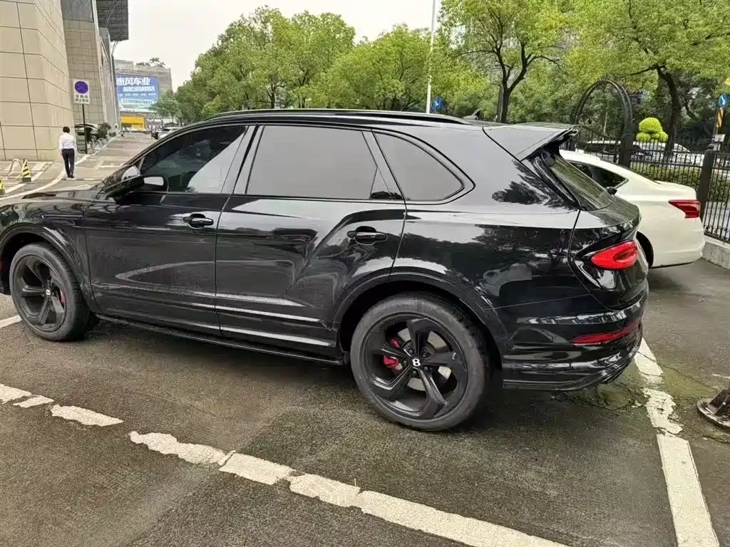 Bentayga 2022 4.0T V8 S купить на сайте DeffCars