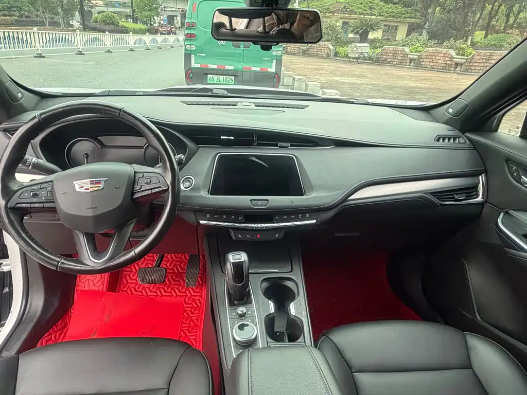 Cadillac XT4 2018 28T two-wheel drive leading model купить на сайте DeffCars