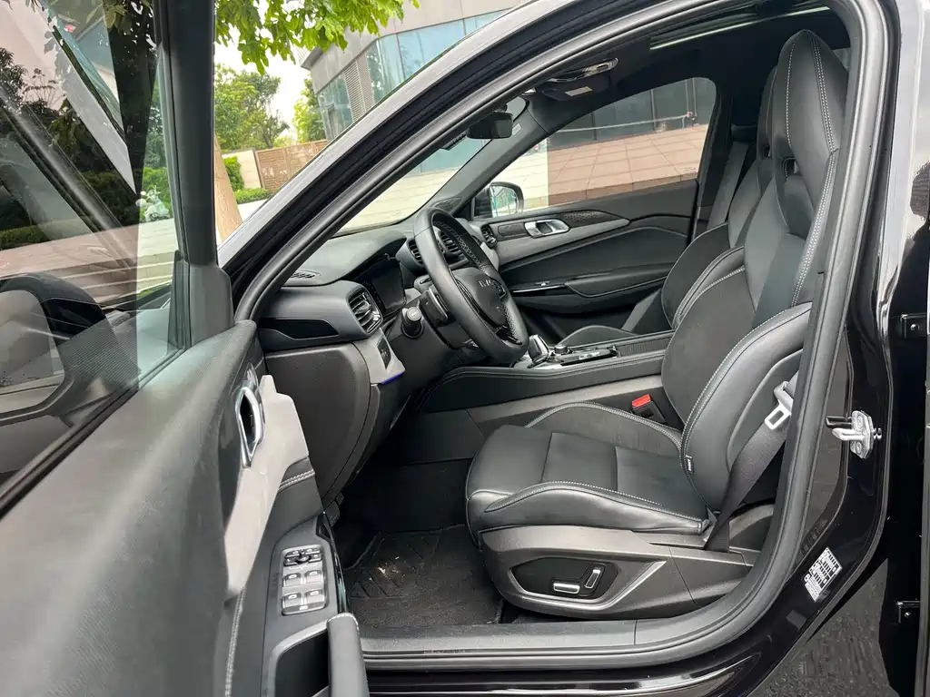 Lynk & Co 03 2022 1.5TD DCT Pro купить на сайте DeffCars