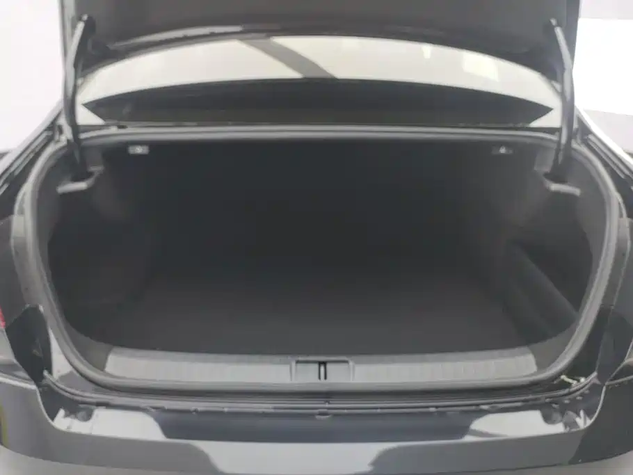 Magotan 2023 2 million commemorative edition 330TSI DSG luxury model купить на сайте DeffCars