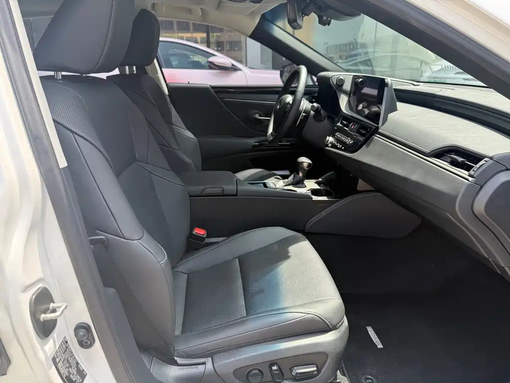 Lexus ES 2022 300h Excellence Edition купить на сайте DeffCars